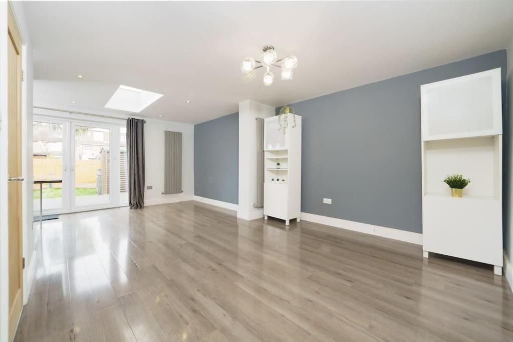 Beautiful 4 Bed Immaculate Condition Refurbished Property Romford Exterior foto
