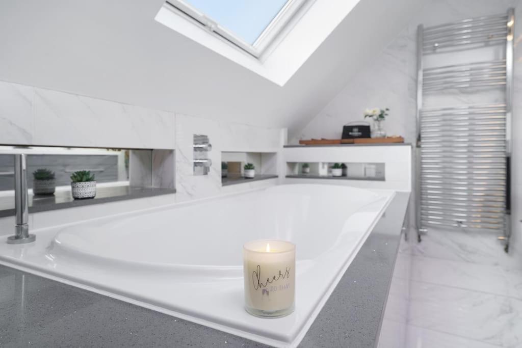 Beautiful 4 Bed Immaculate Condition Refurbished Property Romford Exterior foto